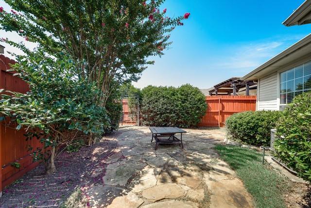 Building Photo - 2323 Brookview Dr