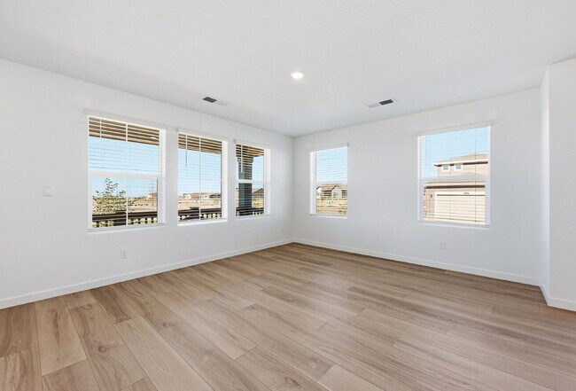 Building Photo - $2,395.95, 3 bed, 2.5 bath located in Colorado Springs with a washer and dryer.