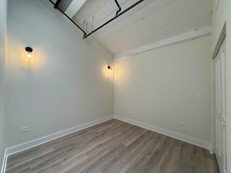 Building Photo - 1453 Maple Ave