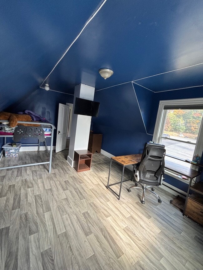 Building Photo - 23 Elm St