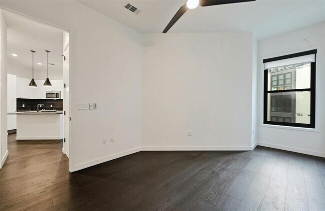 Building Photo - 800 Embassy Dr