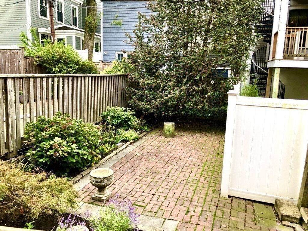 Building Photo - 7 Auburn St