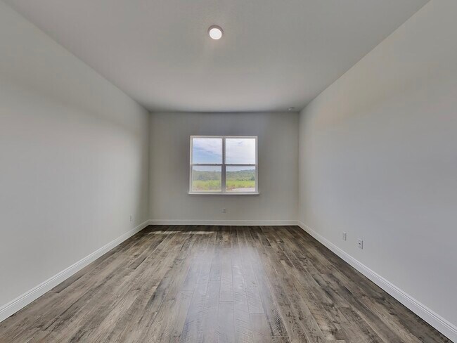 Building Photo - 15709 Vetta Dr