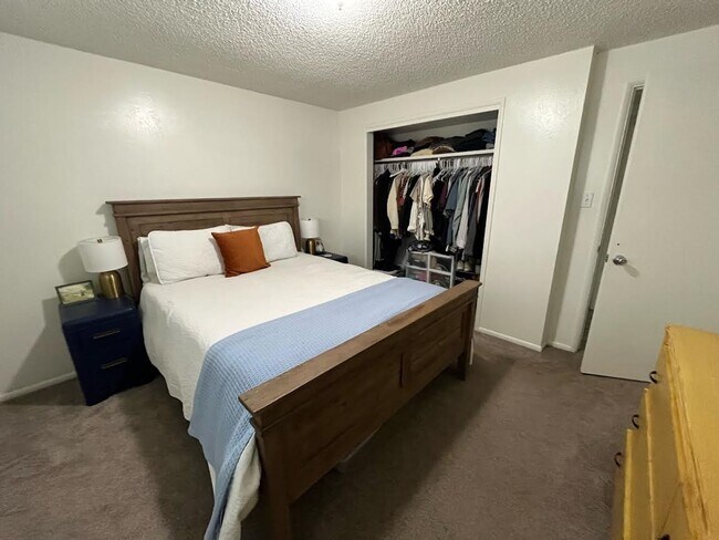 Building Photo - Remodeled 2 Bed 1 Bath, Apartment in Provo