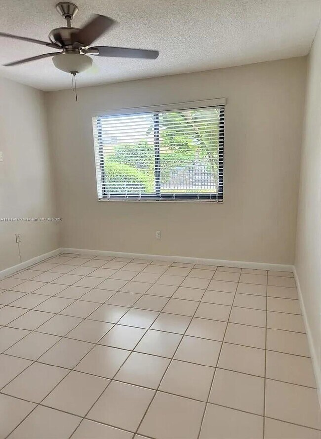 Building Photo - 9253 SW 39th St