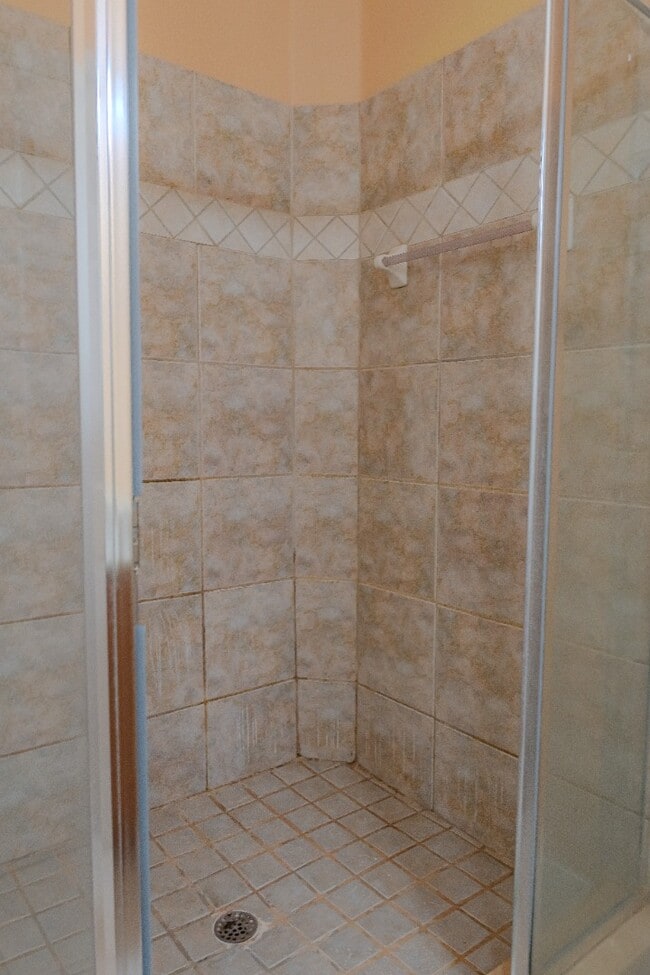 Building Photo - Modern 3-Bed Townhome with Garage & Patio in Casselberry – In-Unit Laundry, Central AC!