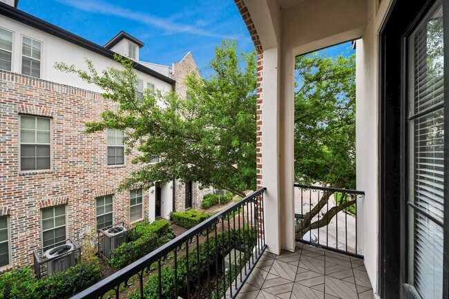 Building Photo - 2061 Fannin Station N