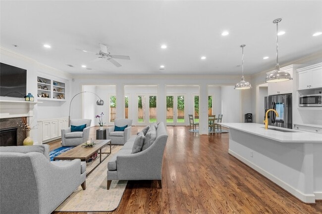 Building Photo - 6404 Community Dr