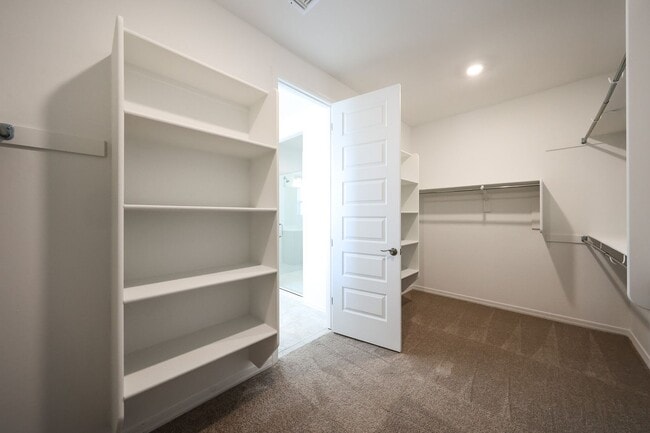 Building Photo - 3 Bedroom + Den and Loft in Aloravita Community
