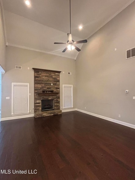 Building Photo - 3153 Fossil Hill Dr