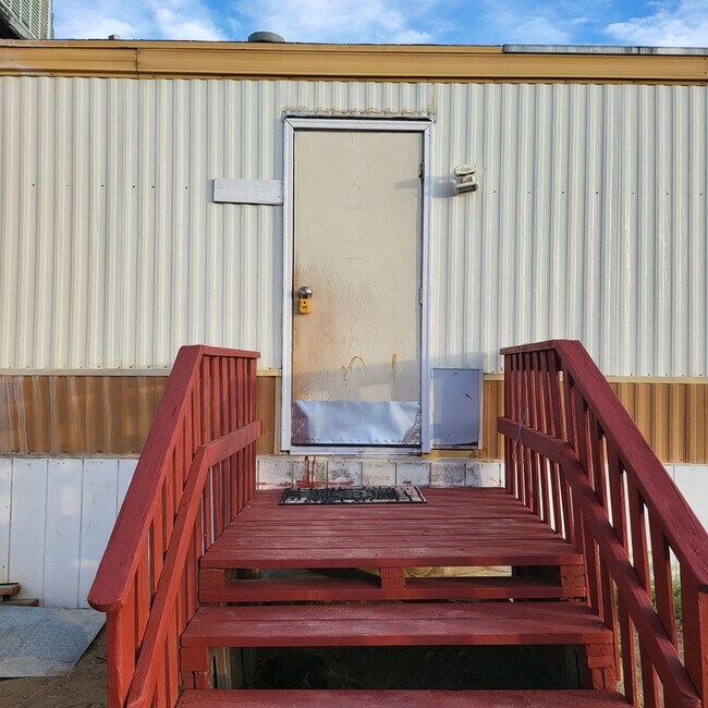Building Photo - 2 Bedroom With a Great View