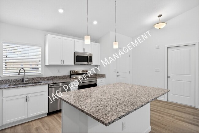 Building Photo - 728 Cornelia Ave SE