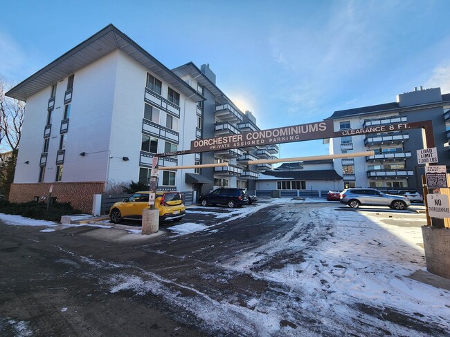 Building Photo - Gorgeous 1 Bed 1 Bath Condo In Fantastic L...
