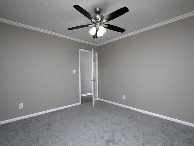 Building Photo - 581 Autumn Ln