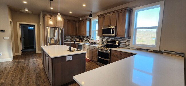 Building Photo - Furnished 4 bedroom/2.5 bath in Manson - A...