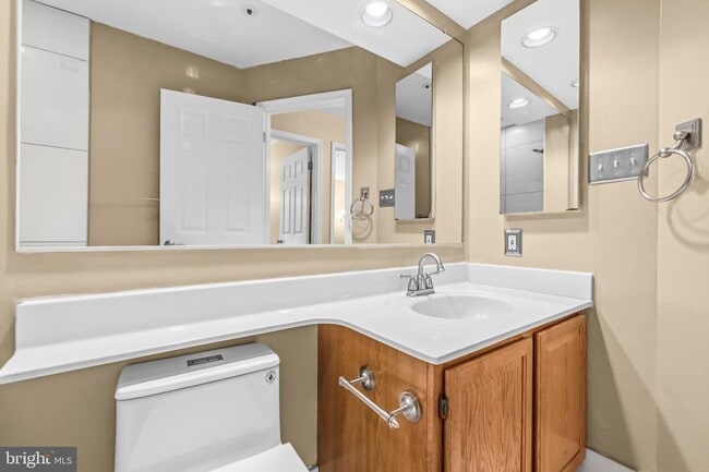 Building Photo - 6837 Malton Ct