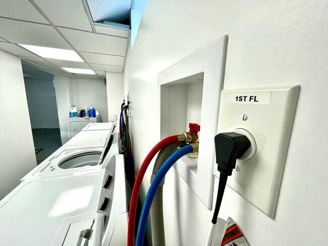 Building Photo - 18 Messenger St