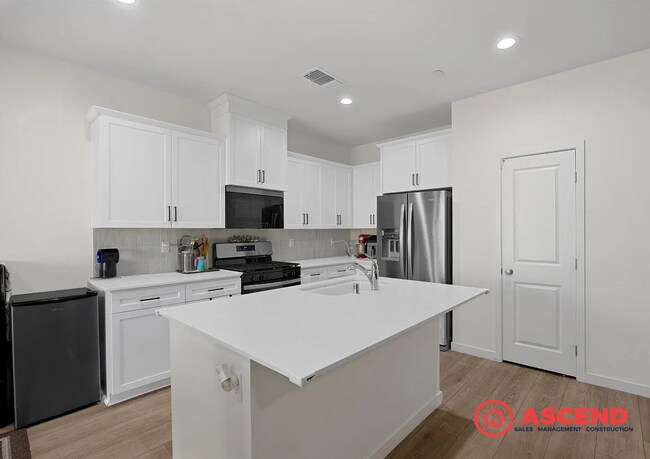 Building Photo - Modern 3 Bed, 2 Bath Home with Solar & Full Appliance Package