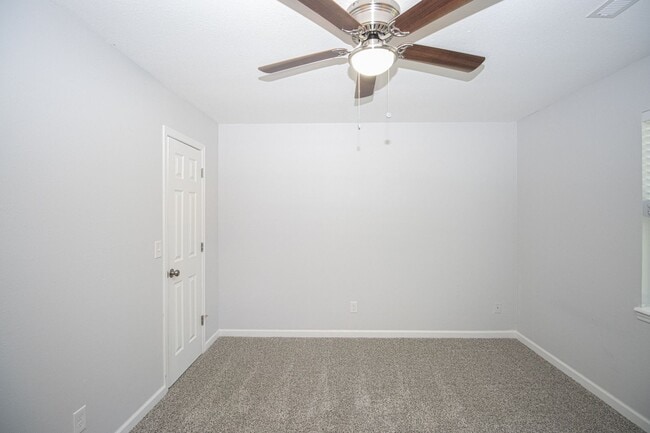 Building Photo - 3 Bed 2 Bath Home in Meadowbrook West Neighborhood