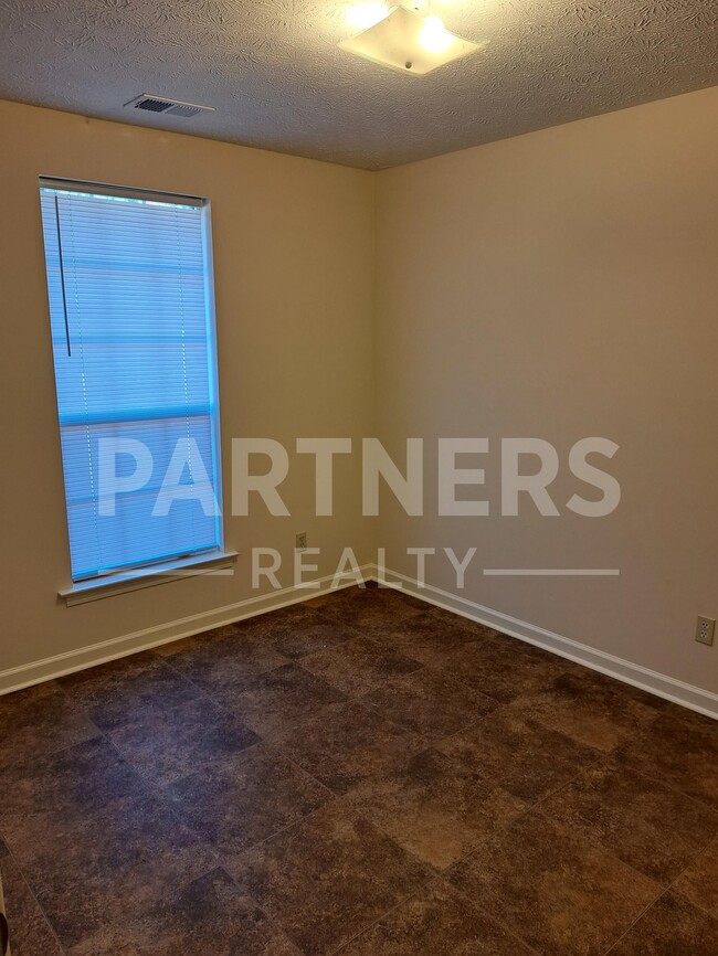 Building Photo - 844 Brookland Curv