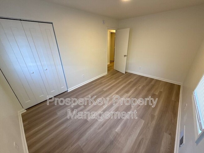 Building Photo - 6115 Newick Dr