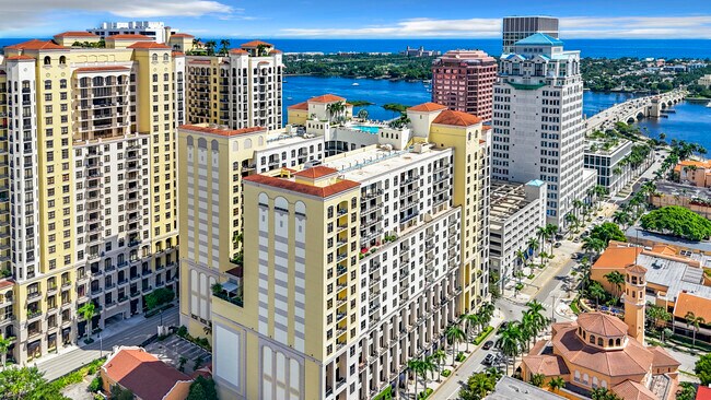 Building Photo - 801 S Olive Ave