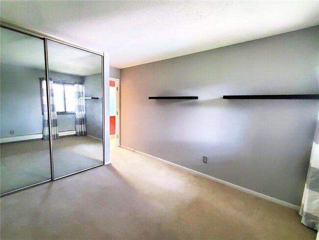 Building Photo - 3420 Golfview Dr