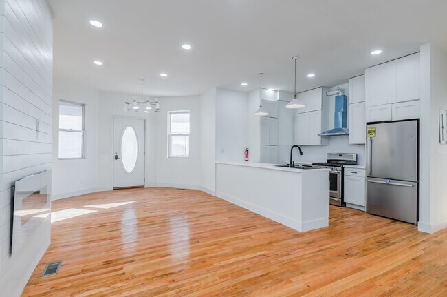 Primary Photo - 118 Newman Ave