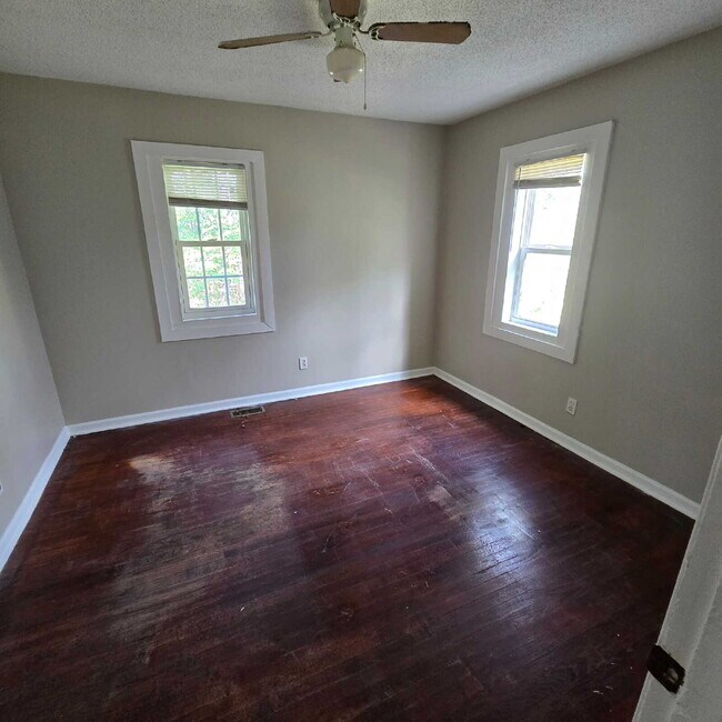 Building Photo - "Full Brick 3-Bed Home on Monroe Avenue: In the Heart of Macon!"