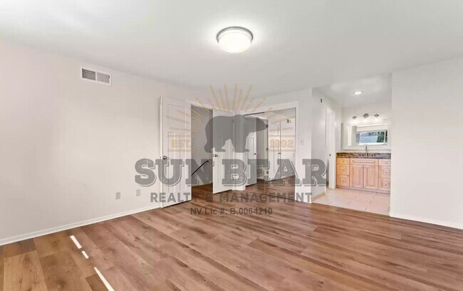 Building Photo - 4 Bedroom in Reno!!!  Great Location!