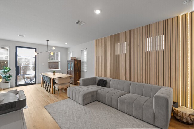 Building Photo - 5426 Oriente Ln