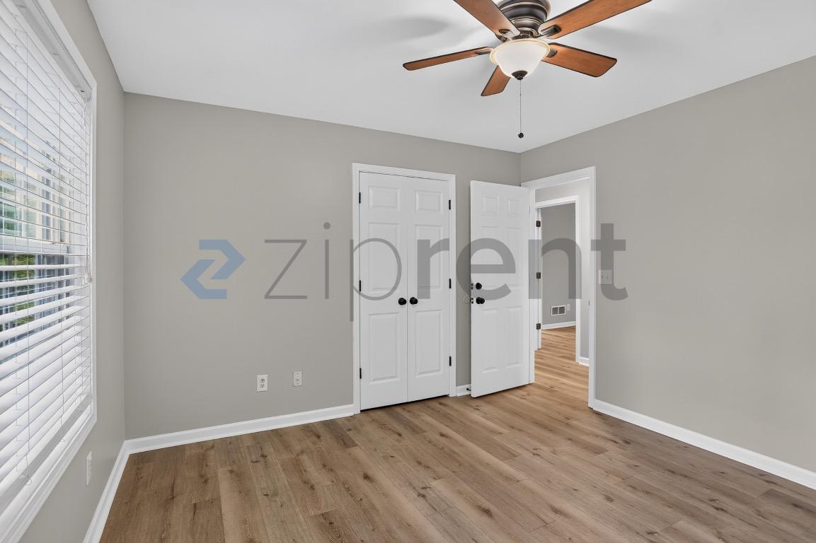 Building Photo - Unit