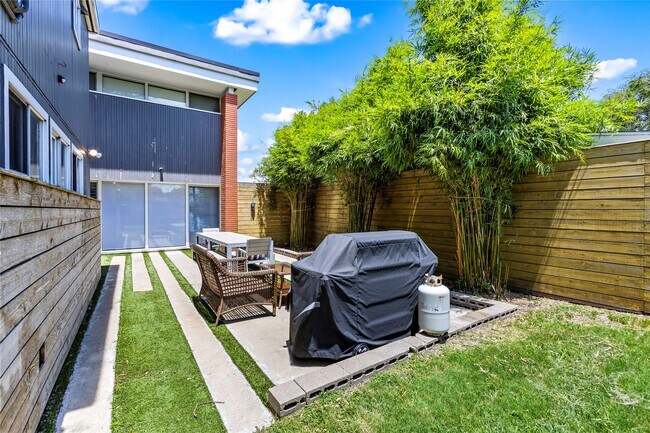 Building Photo - 1310 Harbor View Dr