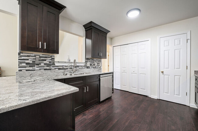 Building Photo - 2369 Charleston Pointe SE