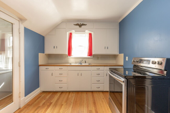 Building Photo - Charming Old Town Longmont Rental - 2bed +...