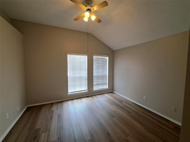 Building Photo - 840 Topaz Ln