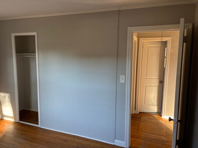 Building Photo - 717 Brighton Rd