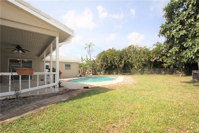 Building Photo - 1122 NW 82nd Ave