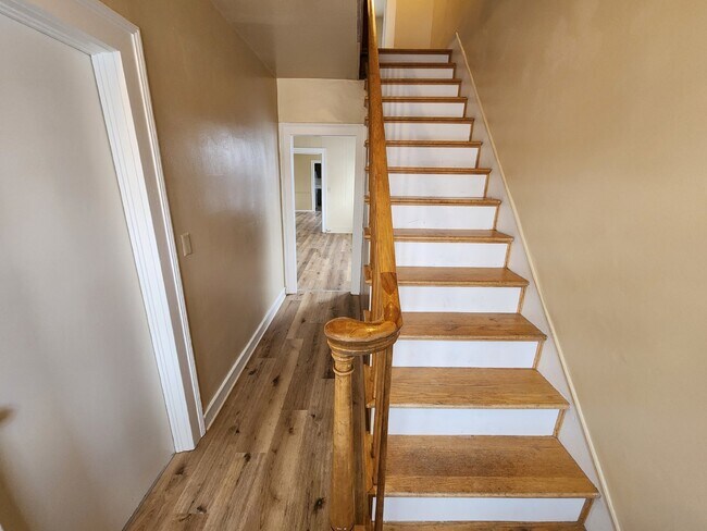 Building Photo - Large 4-Bedroom Home with a Spacious Layout.