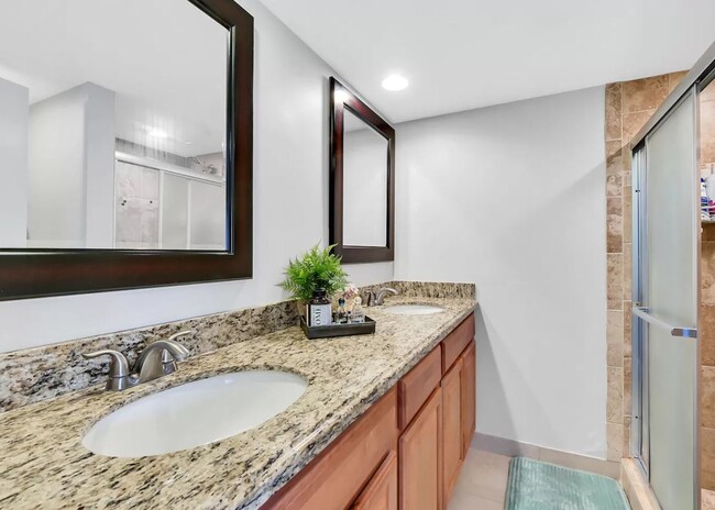 Building Photo - 117 1st Way
