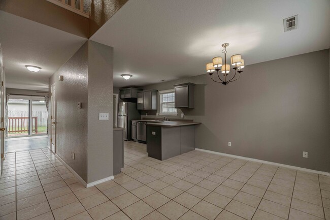 Building Photo - Spacious 3-Bedroom Home in Bentonville’s Eagle Crest Estates – First months rent 50% off!