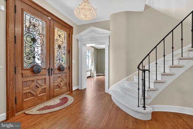 Building Photo - 5553 Little Falls Rd