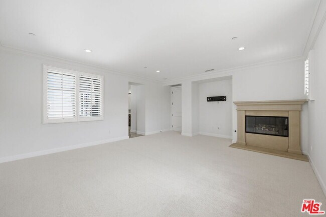 Building Photo - 13079 Bluff Creek Dr