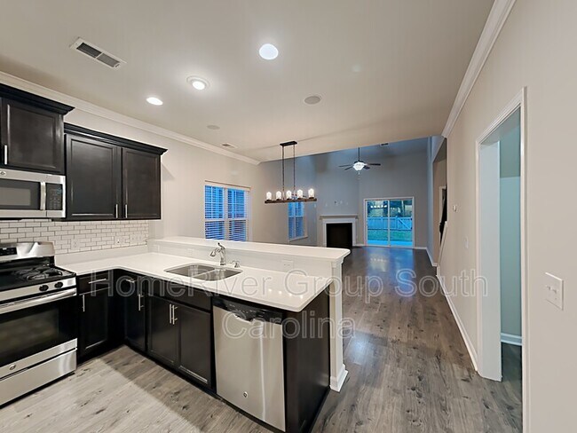 Building Photo - 3147 Mulan Ln