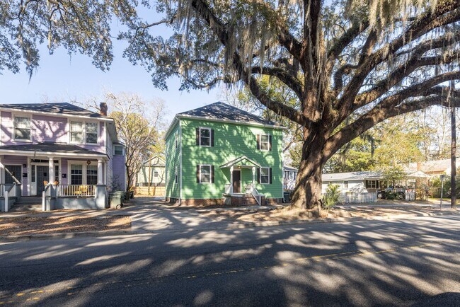 Building Photo - $300 OFF March Rent! Stylish Upstairs 1BR in Historic District