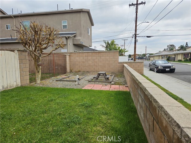 Building Photo - 8598 Belmont St