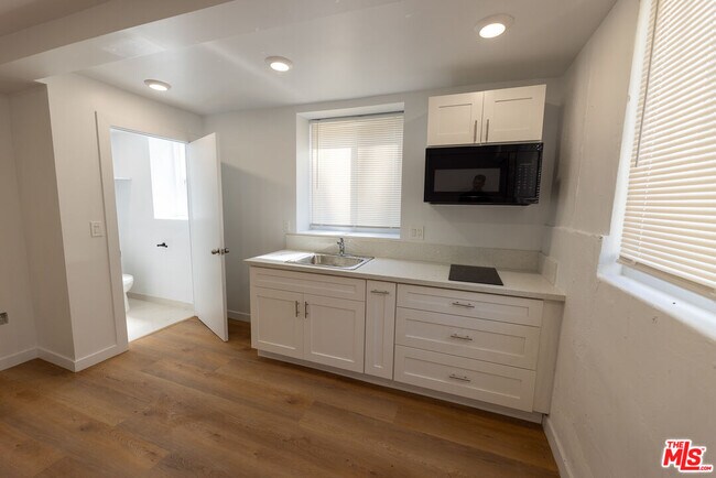 Building Photo - 1420 Alvarado Terrace