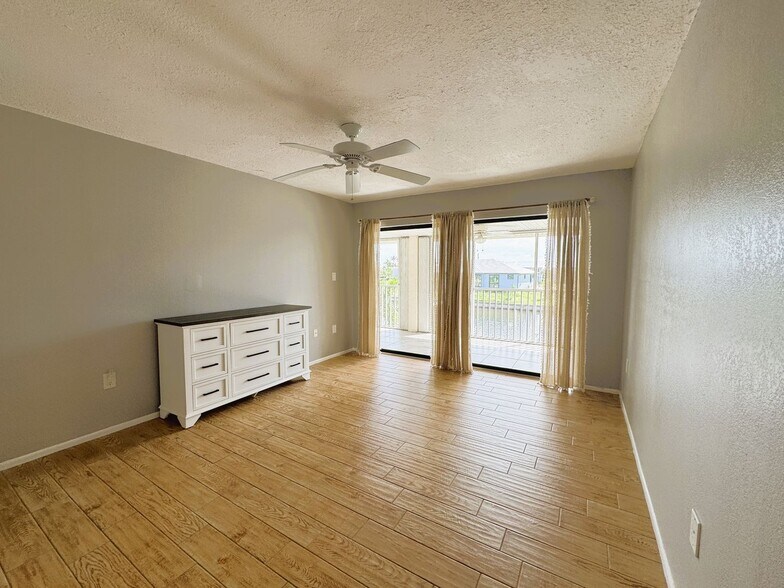 Building Photo - 1400 Mineo Dr