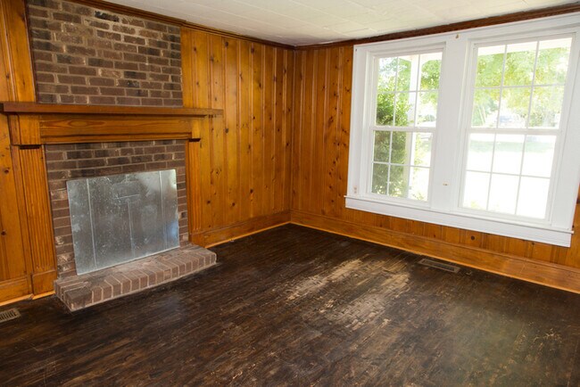 Building Photo - Country living in Graham