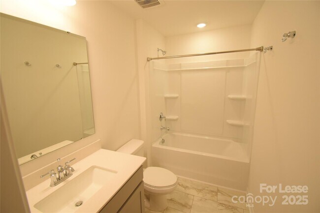 Building Photo - 752 Kitfox Dr NW